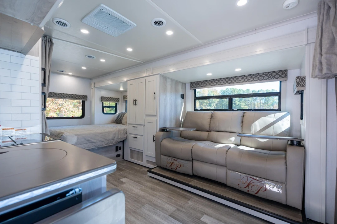 2023 Mercedes-Benz VS30 Sprinter - Image 8 of 21