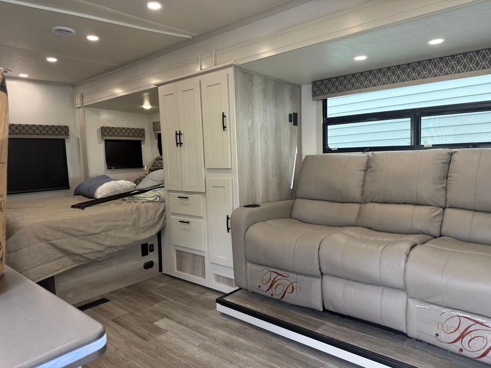 2023 Mercedes-Benz VS30 Sprinter - Image 7 of 21