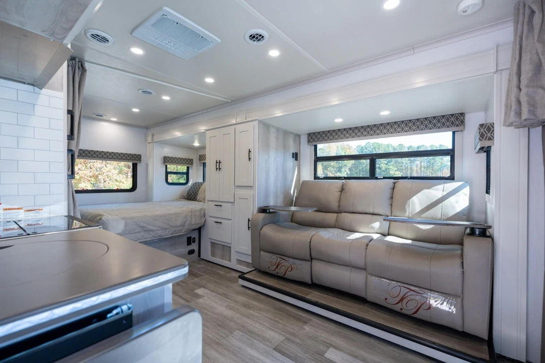 2023 Mercedes-Benz VS30 Sprinter - Image 3 of 21