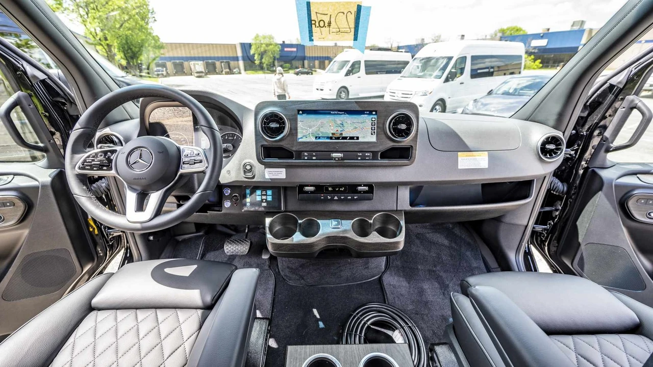 2023 Mercedes-Benz VS30 Sprinter - Image 9 of 19
