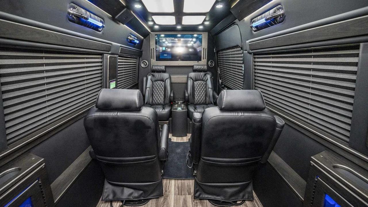 2023 Mercedes-Benz VS30 Sprinter - Image 15 of 19