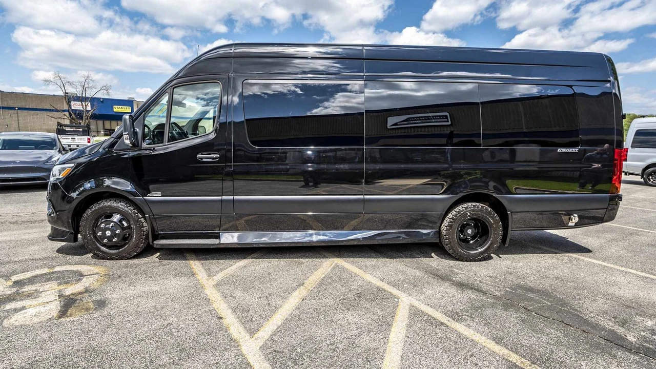 2023 Mercedes-Benz VS30 Sprinter - Image 3 of 19