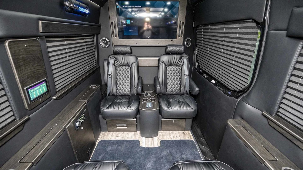2023 Mercedes-Benz VS30 Sprinter - Image 16 of 19