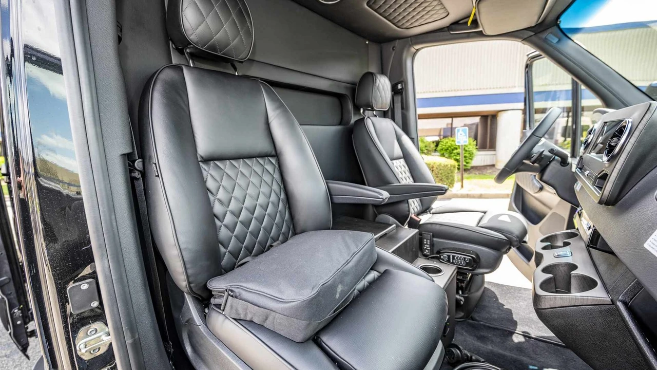 2023 Mercedes-Benz VS30 Sprinter - Image 10 of 19
