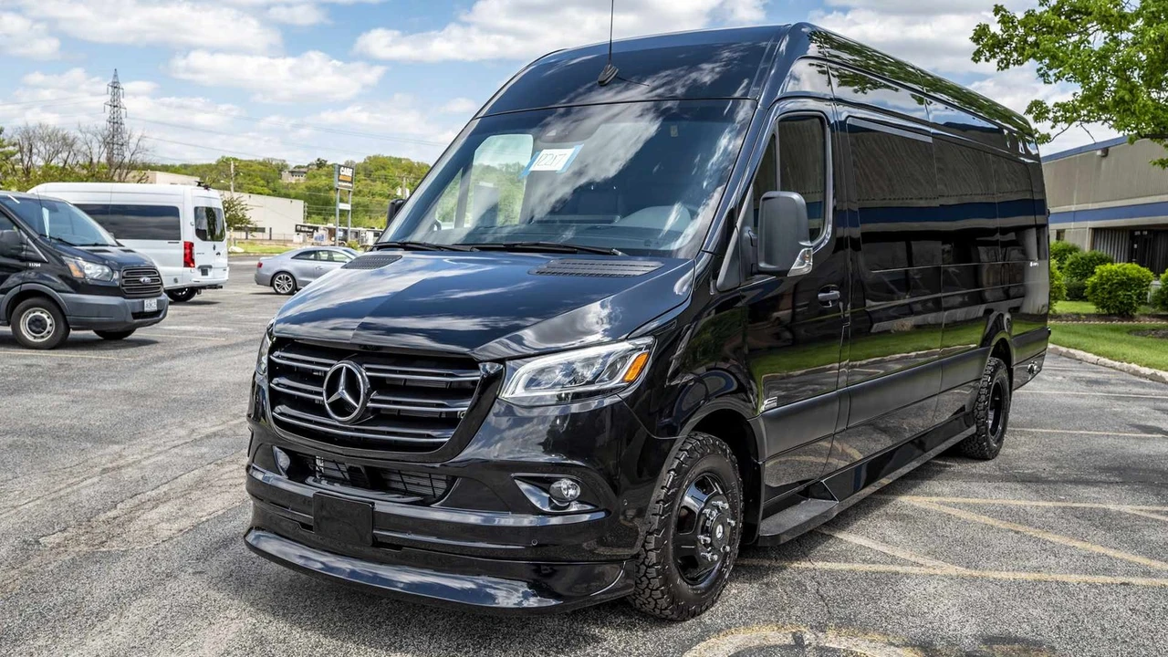 2023 Mercedes-Benz VS30 Sprinter - Image 2 of 19