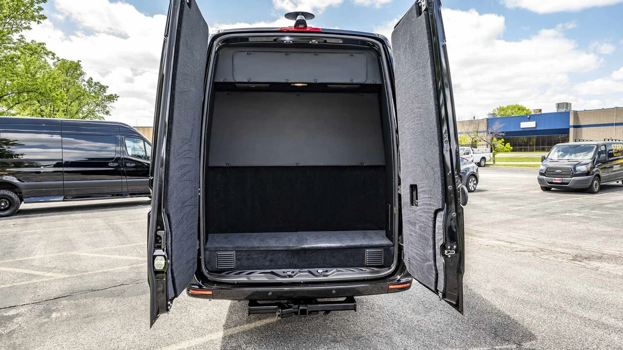 2023 Mercedes-Benz VS30 Sprinter - Image 18 of 19