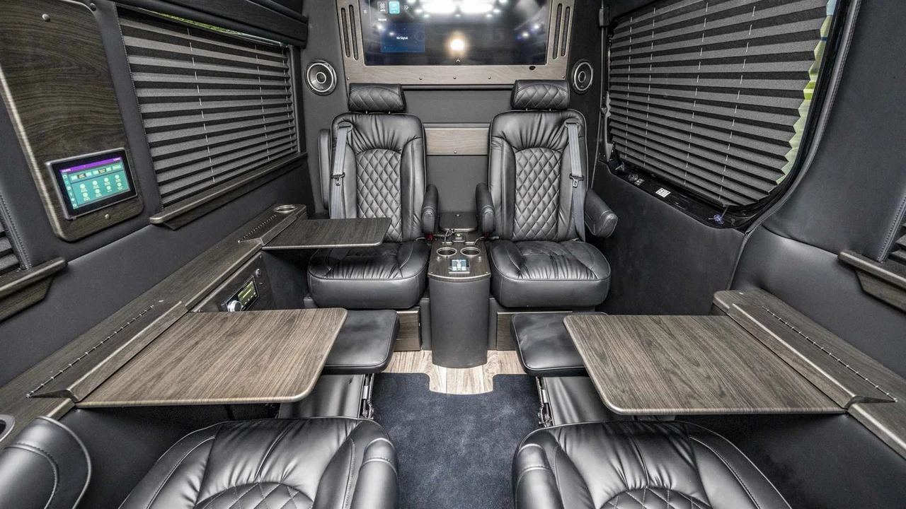 2023 Mercedes-Benz VS30 Sprinter - Image 17 of 19