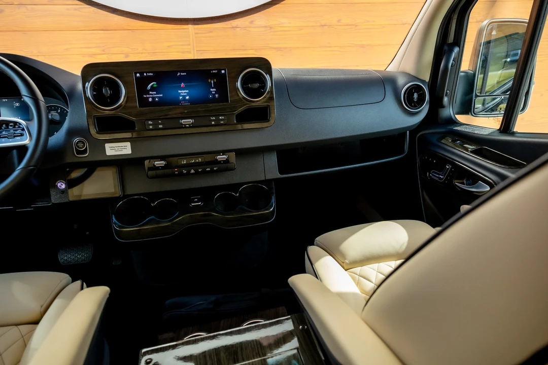 2023 Mercedes-Benz VS30 Sprinter - Image 8 of 12