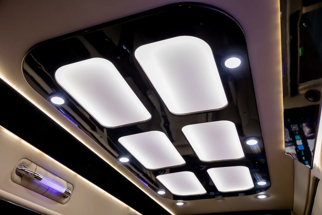 2023 Mercedes-Benz VS30 Sprinter - Image 19 of 21