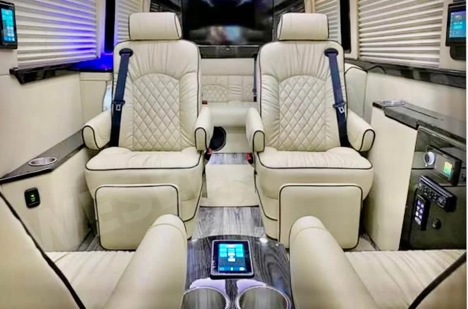 2023 Mercedes-Benz VS30 Sprinter - Image 2 of 20
