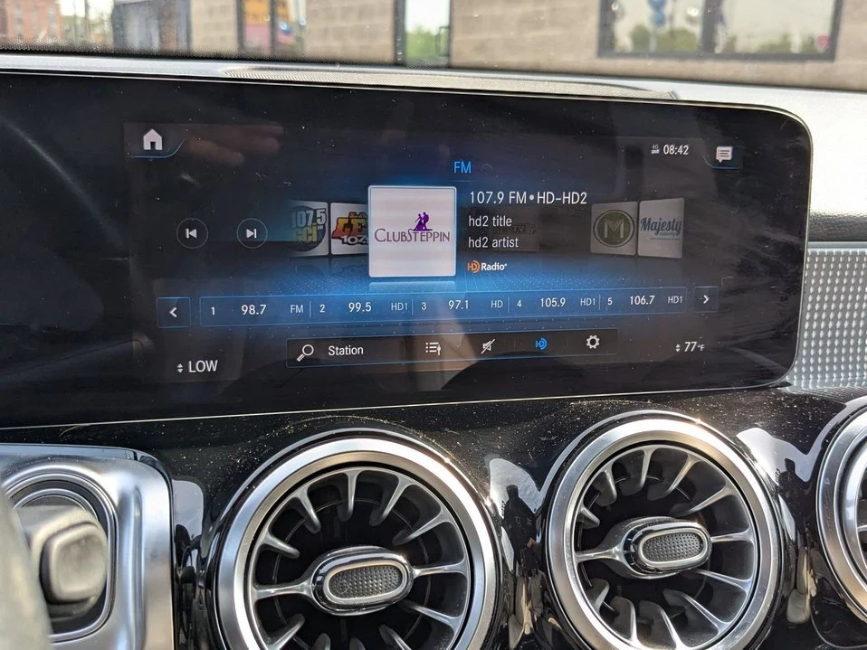 2023 Mercedes-Benz EQB - Image 17 of 20