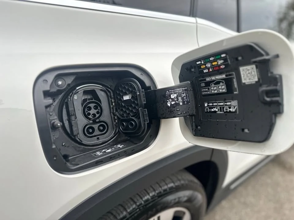 2023 Mercedes-Benz EQB - Image 16 of 20