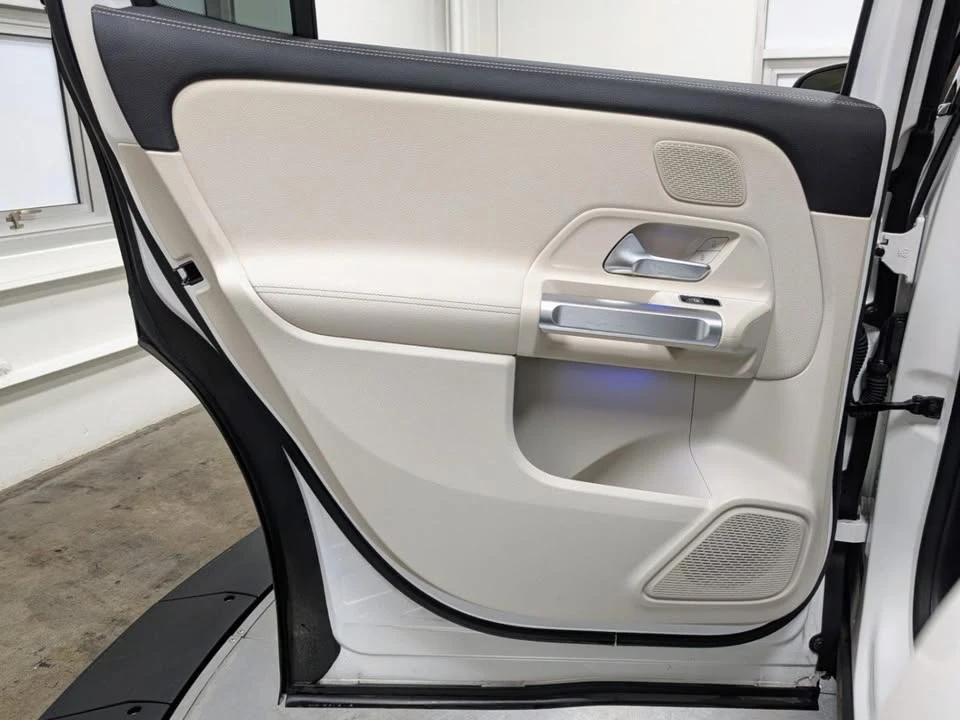 2023 Mercedes-Benz EQB - Image 18 of 20