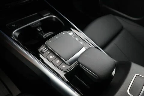 2023 Mercedes-Benz EQB - Image 15 of 19