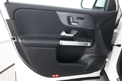 2023 Mercedes-Benz EQB - Image 10 of 19
