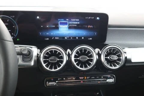 2023 Mercedes-Benz EQB - Image 16 of 19