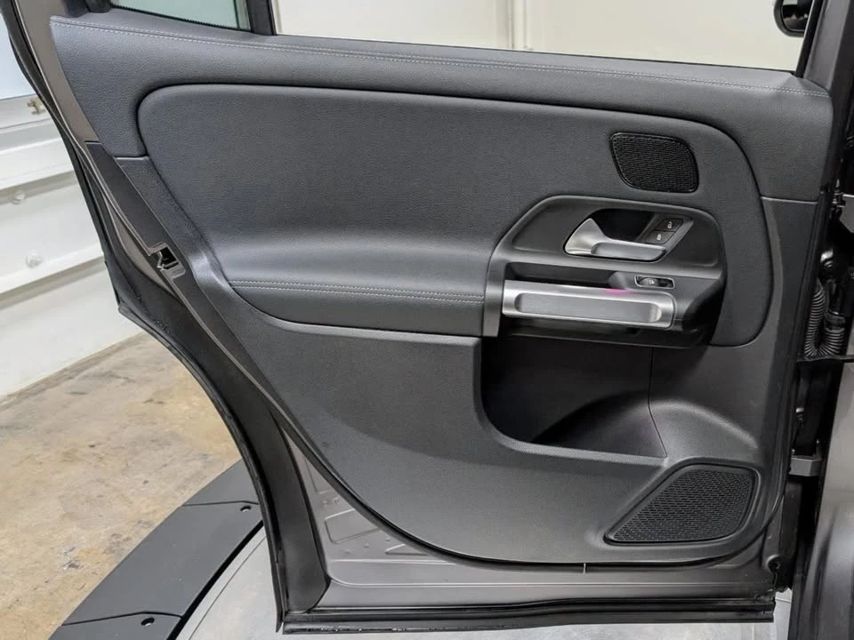 2023 Mercedes-Benz EQB - Image 17 of 20