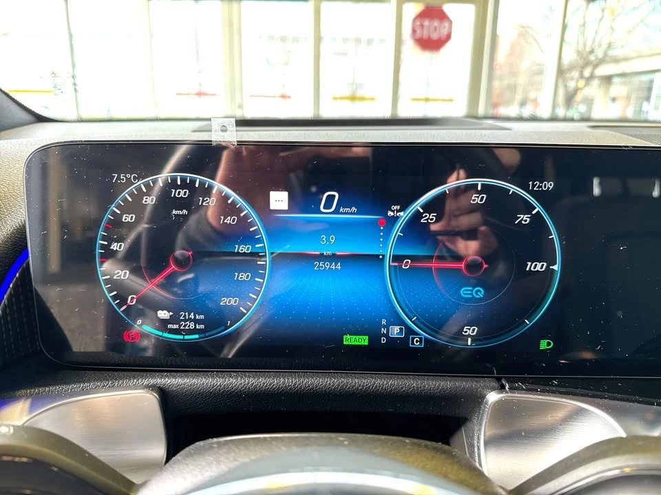 2023 Mercedes-Benz EQB - Image 8 of 16