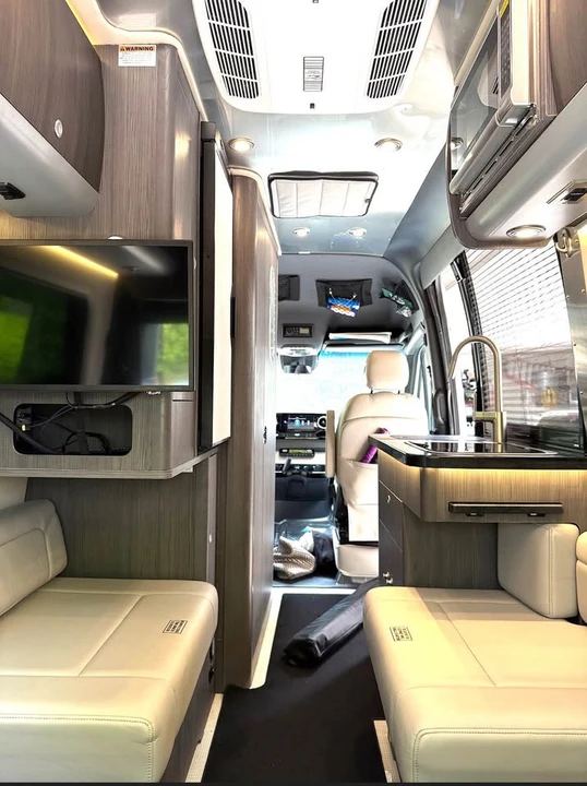 2023 Mercedes-Benz VS30 Sprinter - Image 8 of 20