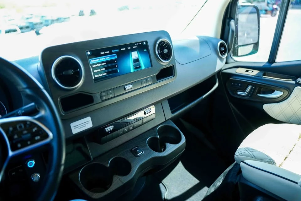 2023 Mercedes-Benz VS30 Sprinter - Image 10 of 11
