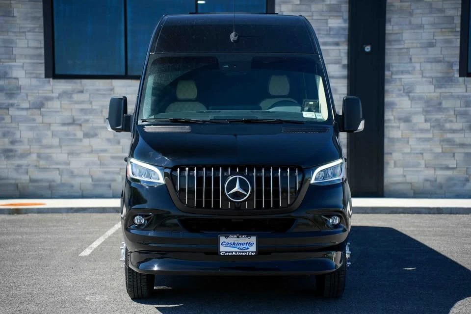 2023 Mercedes-Benz VS30 Sprinter - Image 2 of 11