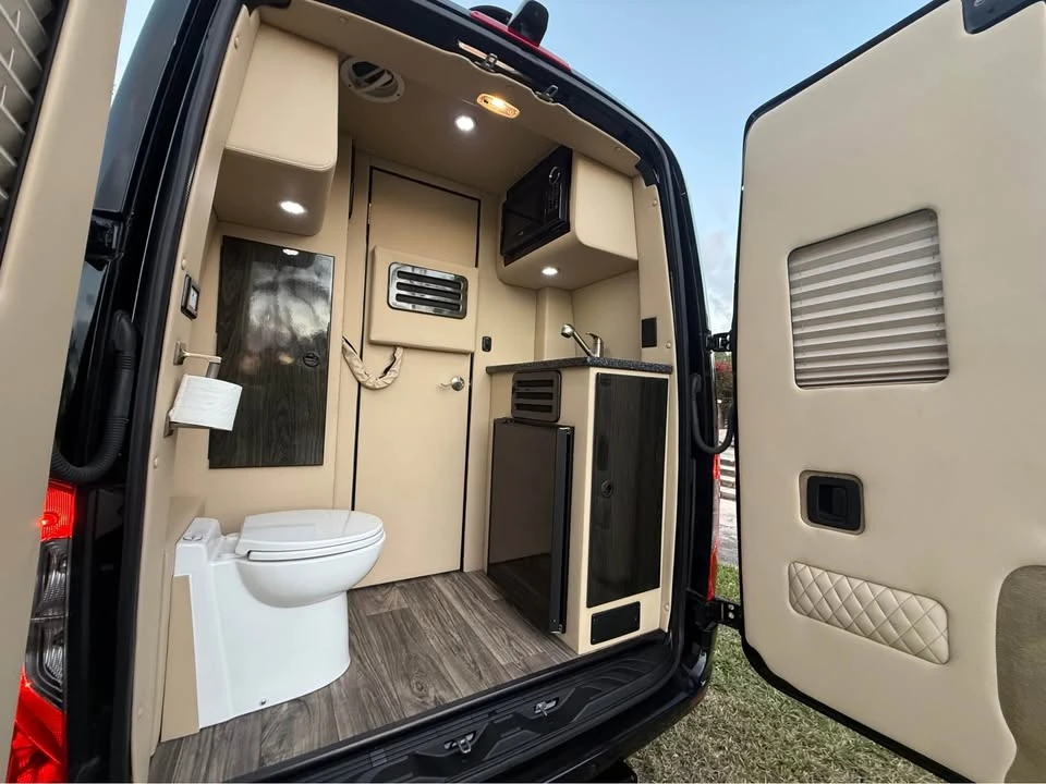 2023 Mercedes-Benz VS30 Sprinter - Image 18 of 19