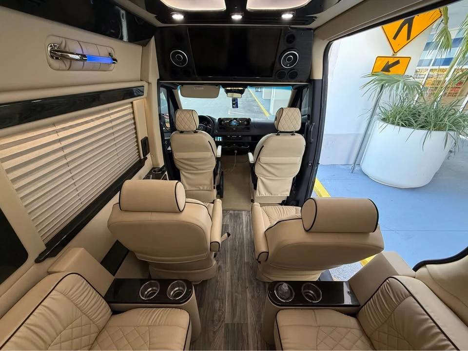 2023 Mercedes-Benz VS30 Sprinter - Image 11 of 19