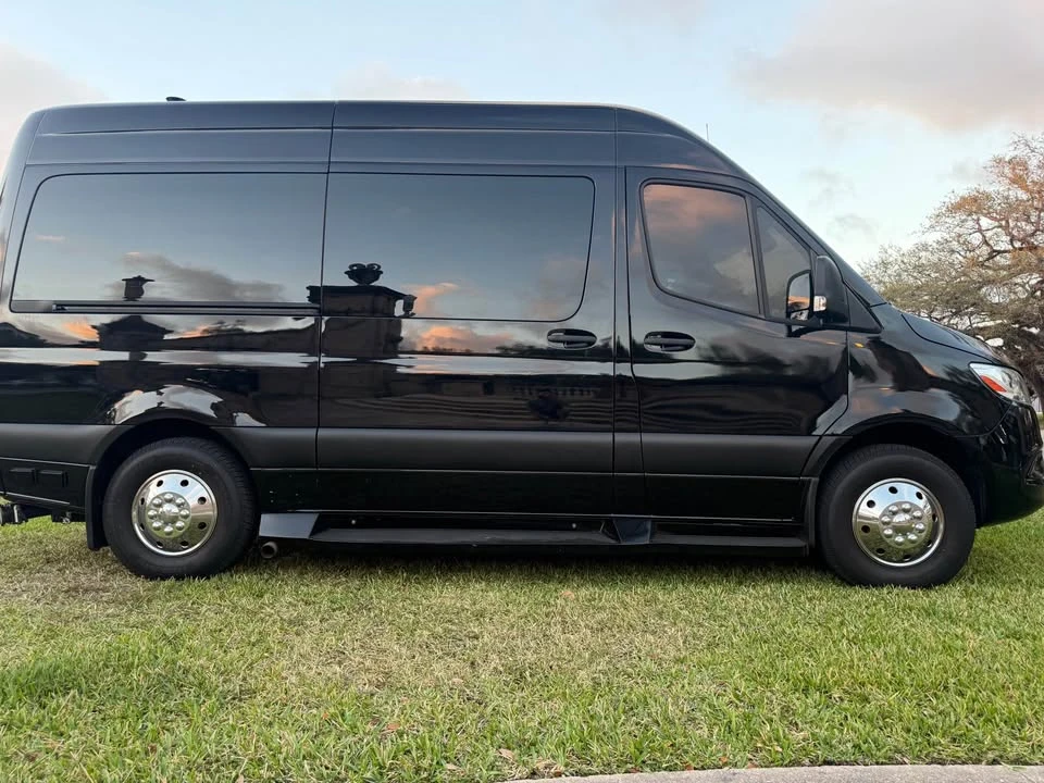 2023 Mercedes-Benz VS30 Sprinter - Image 2 of 19
