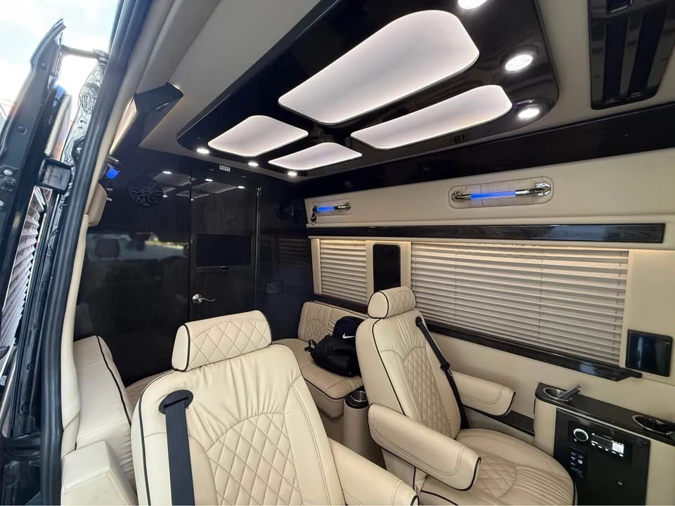 2023 Mercedes-Benz VS30 Sprinter - Image 9 of 19