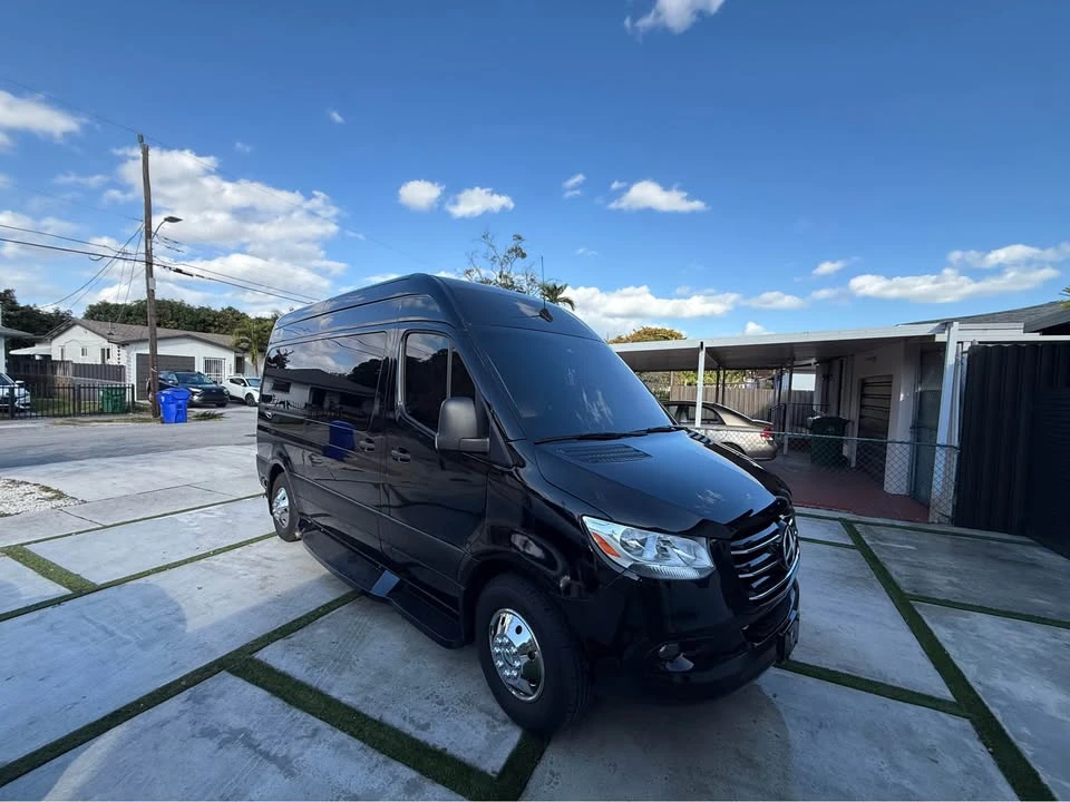 2023 Mercedes-Benz VS30 Sprinter - Image 2 of 19