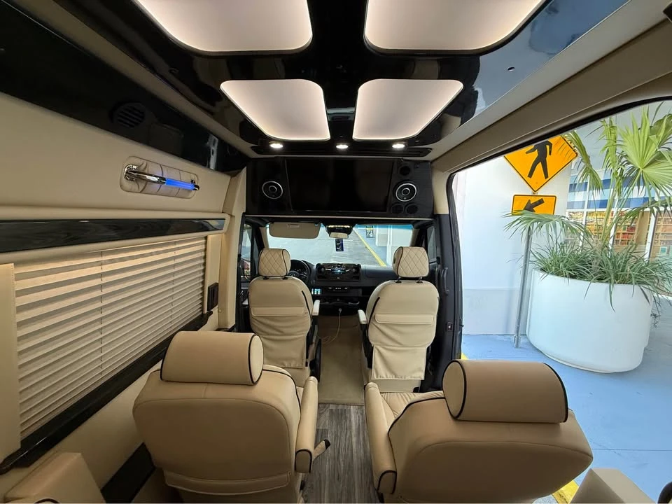 2023 Mercedes-Benz VS30 Sprinter - Image 10 of 19