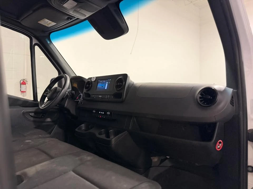 2023 Mercedes-Benz VS30 Sprinter - Image 17 of 18