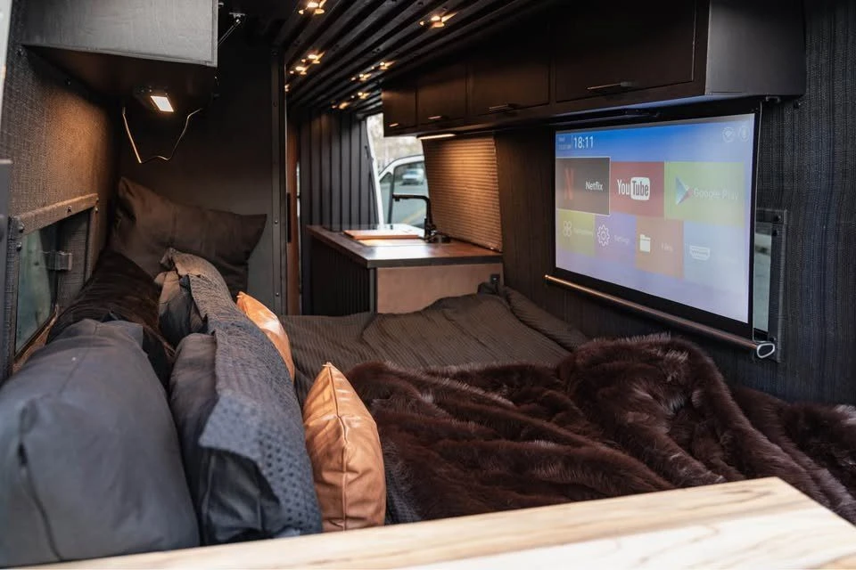 2023 Mercedes-Benz VS30 Sprinter - Image 2 of 9