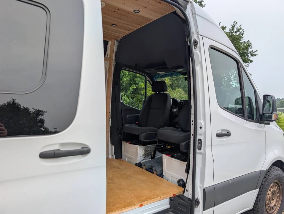 2023 Mercedes-Benz VS30 Sprinter - Image 9 of 11