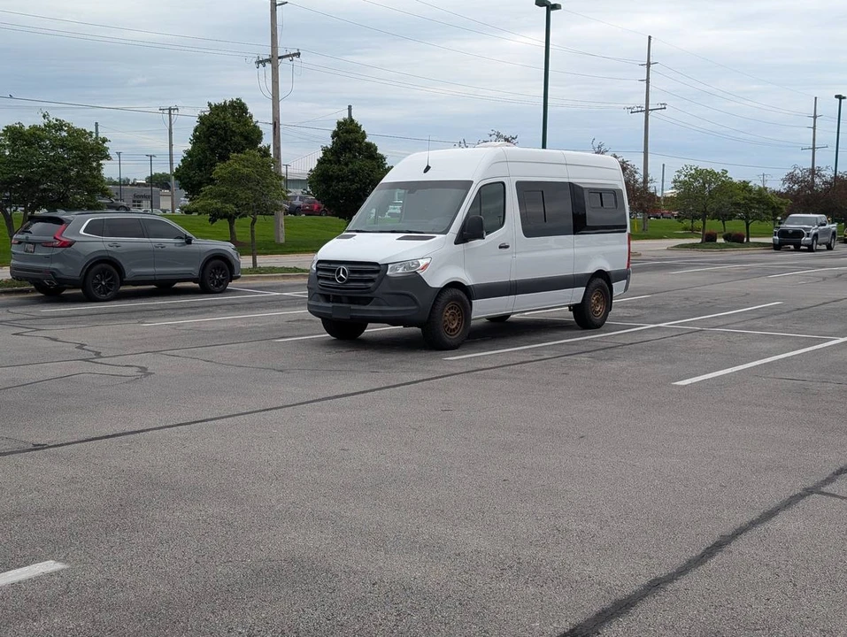 2023 Mercedes-Benz VS30 Sprinter - Image 2 of 11