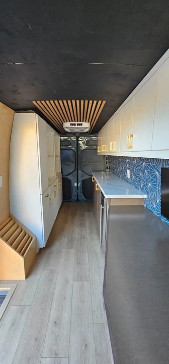 2023 Mercedes-Benz VS30 Sprinter - Image 7 of 17