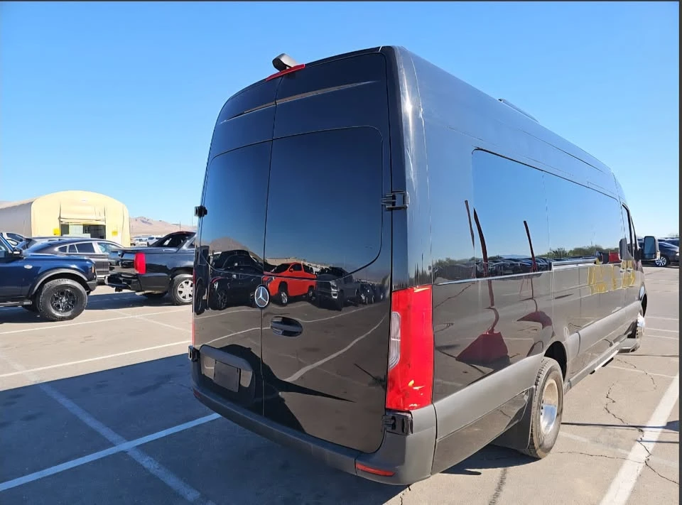 2023 Mercedes-Benz VS30 Sprinter - Image 8 of 9