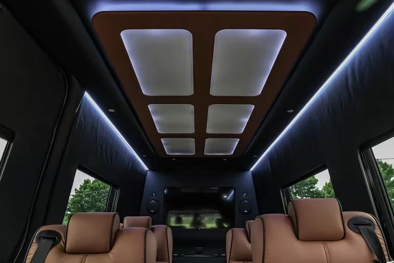 2023 Mercedes-Benz VS30 Sprinter - Image 13 of 17