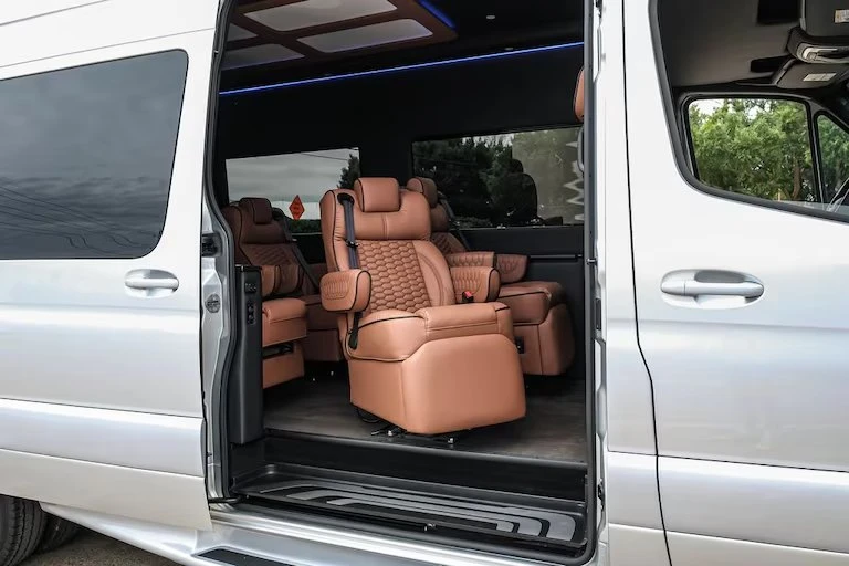 2023 Mercedes-Benz VS30 Sprinter - Image 2 of 17