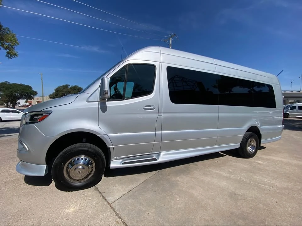 2023 Mercedes-Benz VS30 Sprinter - Image 2 of 16