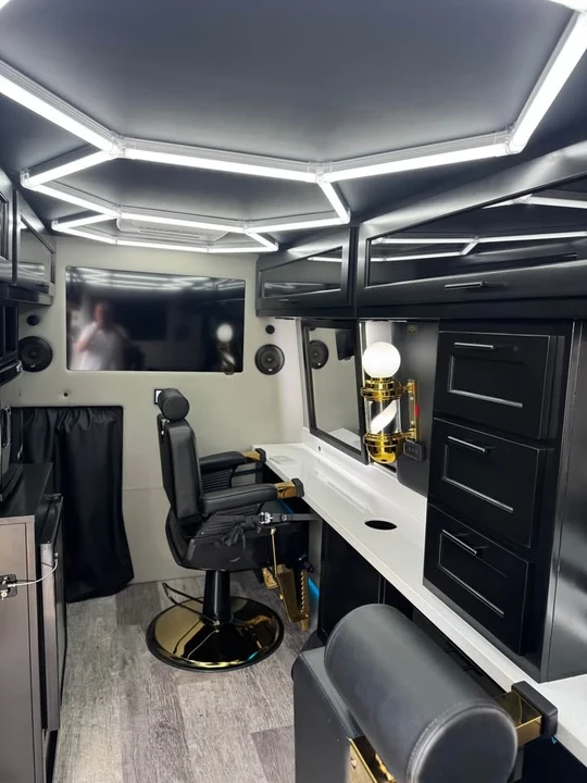 2023 Mercedes-Benz VS30 Sprinter - Image 10 of 20
