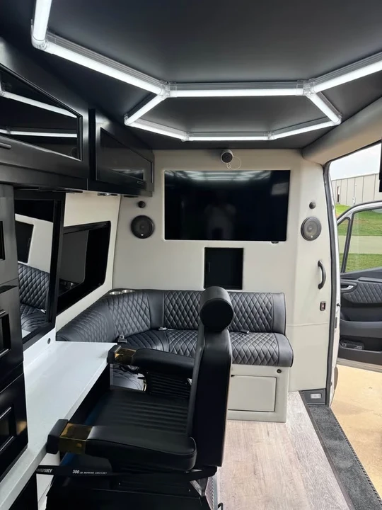 2023 Mercedes-Benz VS30 Sprinter - Image 7 of 20