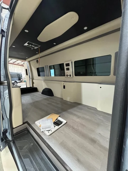 2023 Mercedes-Benz VS30 Sprinter - Image 14 of 20