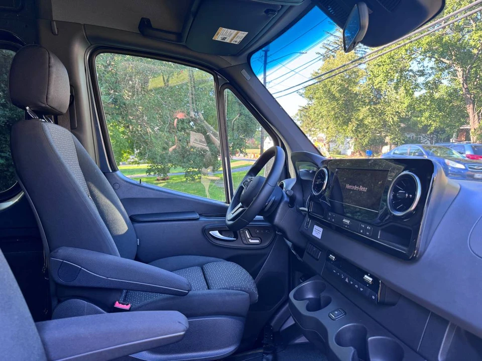 2023 Mercedes-Benz VS30 Sprinter - Image 3 of 15
