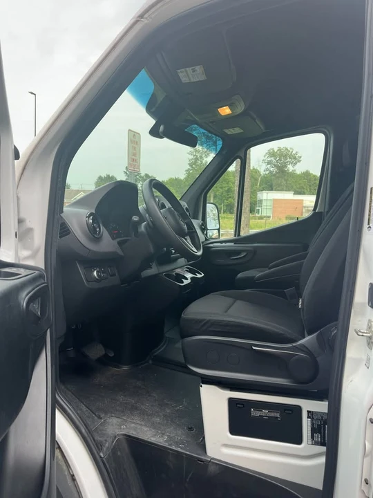 2023 Mercedes-Benz VS30 Sprinter - Image 6 of 11