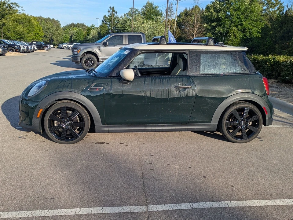 2023 Mini Mini Cooper S 3rd Gen - Image 7 of 31