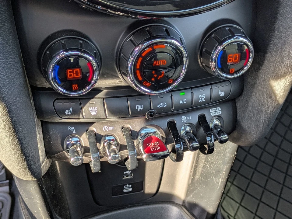 2023 Mini Mini Cooper S 3rd Gen - Image 25 of 31