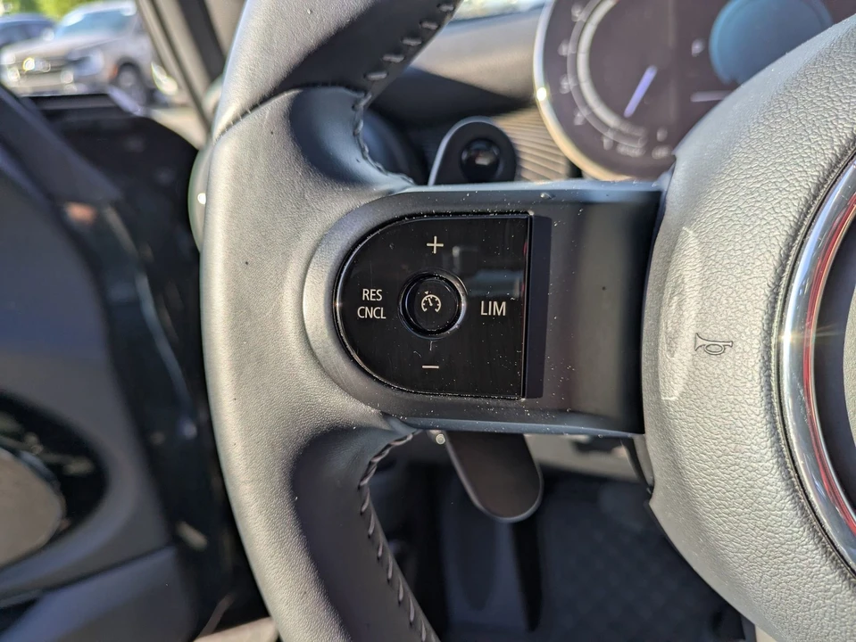2023 Mini Mini Cooper S 3rd Gen - Image 18 of 31