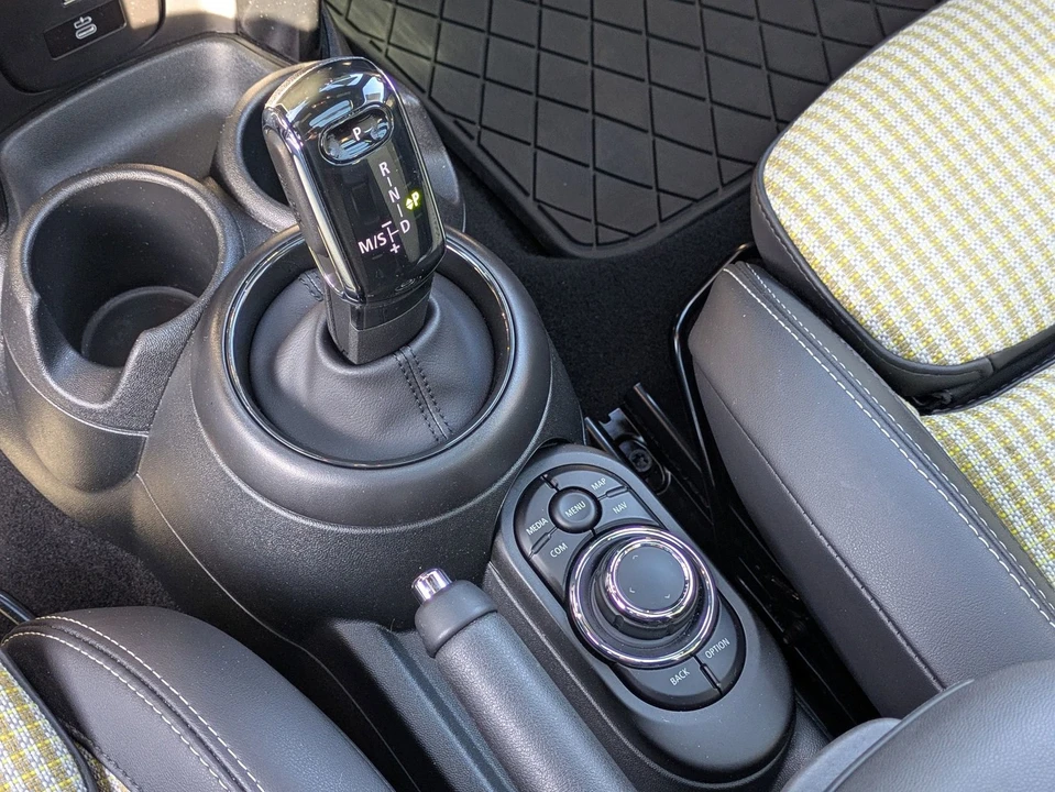 2023 Mini Mini Cooper S 3rd Gen - Image 24 of 31