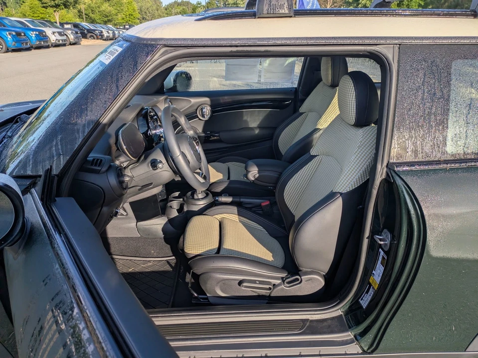 2023 Mini Mini Cooper S 3rd Gen - Image 12 of 31